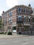 908666 Gezicht op het winkelhoekpand Willem van Noortstraat 61 te Utrecht, met links de Floris Heermalestraat. N.B. ...
